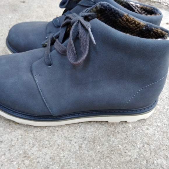 Boy's boots - Picture 2 of 3